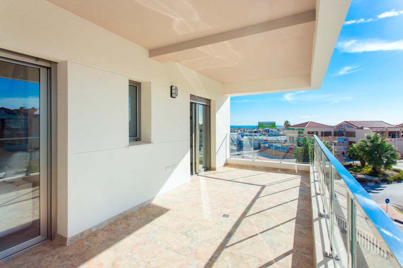 Impressive 'Key ready' modern 3 bedroom apartment with communal pool and gym in Los Dolses