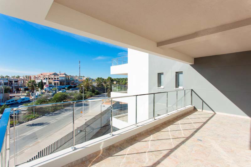 Impressive 'Key ready' modern 3 bedroom apartment with communal pool and gym in Los Dolses