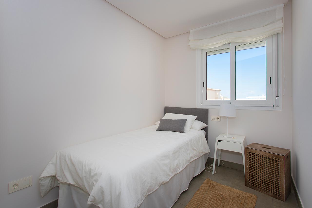 Atractivo piso moderno de 3 dormitorios 'Key Ready' con piscina comunitaria y jardines en Santa Pola