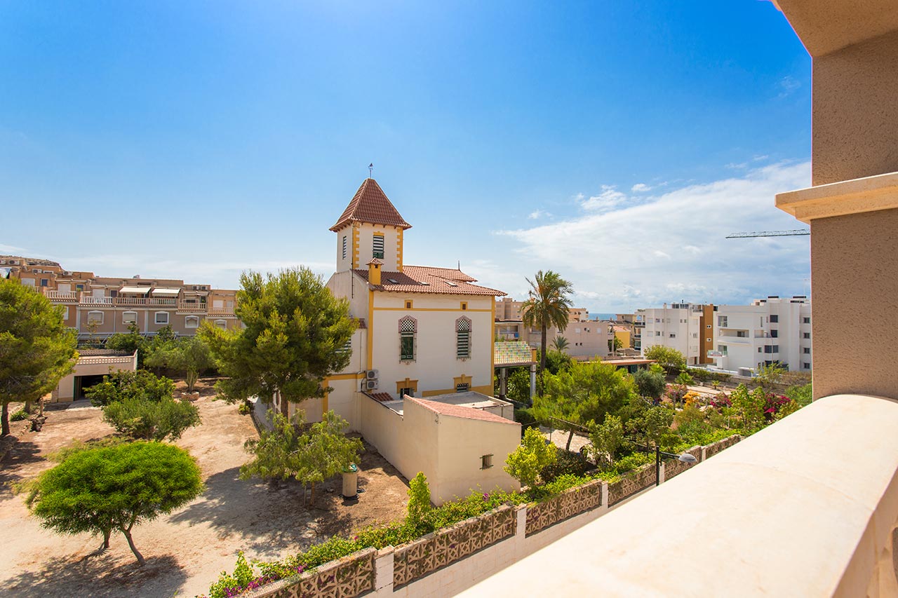 Smuk 'Key Ready' moderne 3 værelses bungalow med fælles pool i Santa Pola