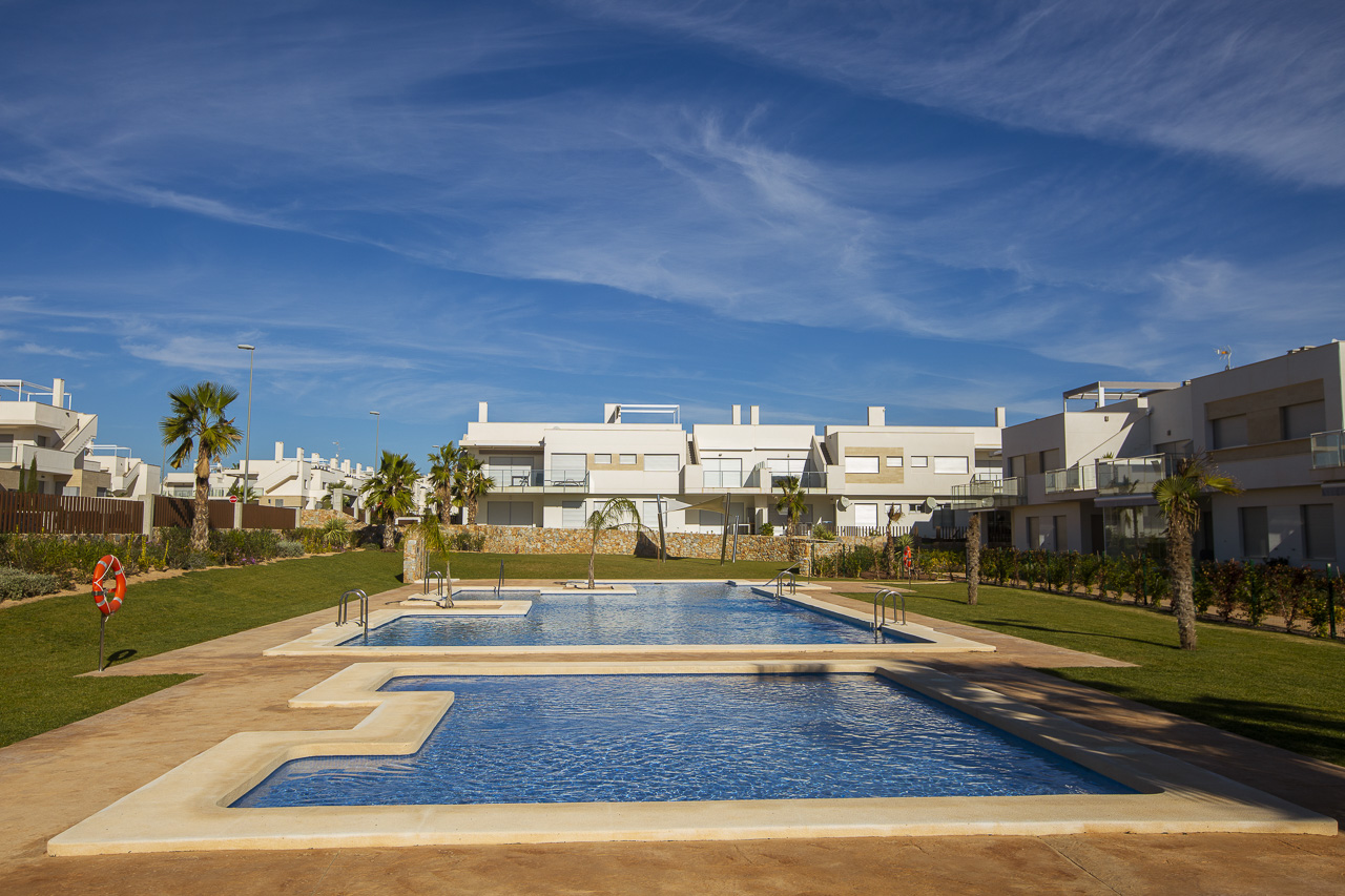 Sfeervol modern bungalowappartement met 2 slaapkamers en gemeenschappelijk zwembad op vistabella golfbaan, Los Montesinos