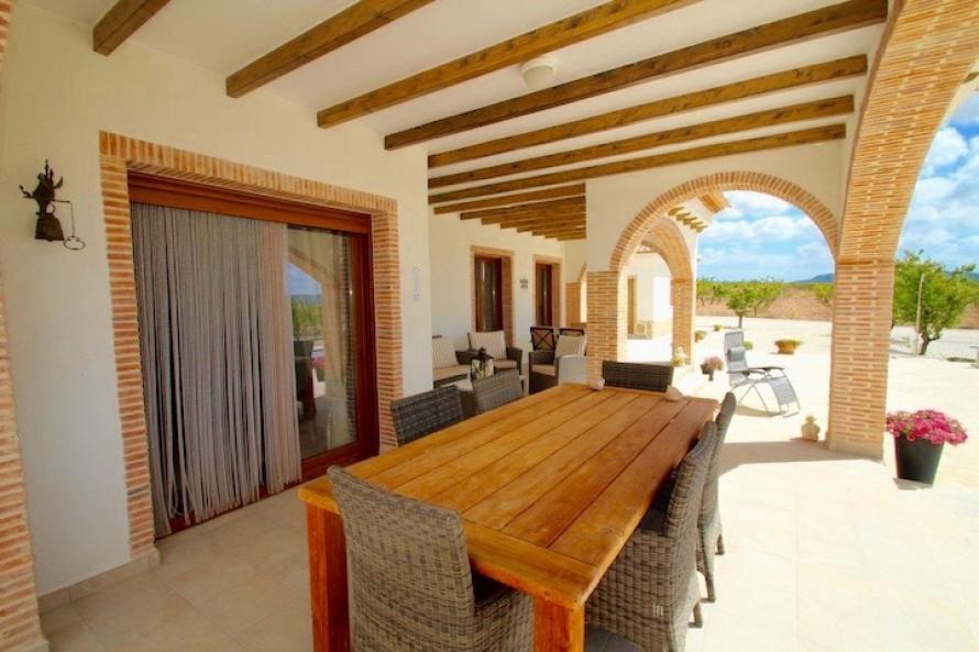 Hermosa finca de 3 dormitorios de estilo mediterráneo 'New Build' con piscina privada opcional en La Romana