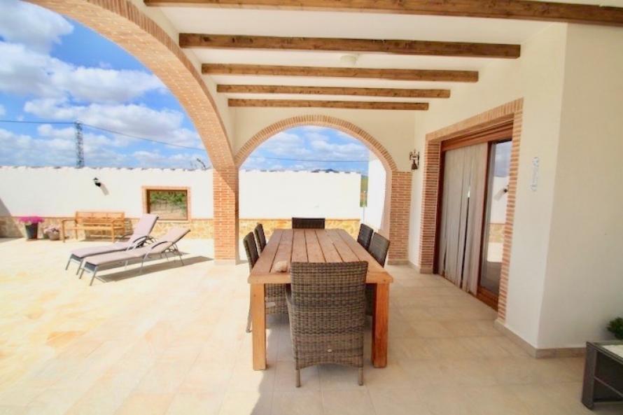 Hermosa finca de 3 dormitorios de estilo mediterráneo 'New Build' con piscina privada opcional en La Romana