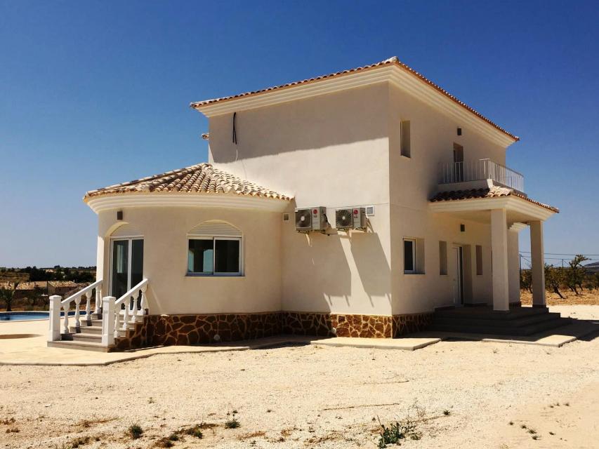 Beautiful 'New Build' Mediterranean style 4 bedroom villa with private pool in Pinoso