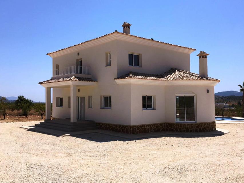 Beautiful 'New Build' Mediterranean style 4 bedroom villa with private pool in Pinoso