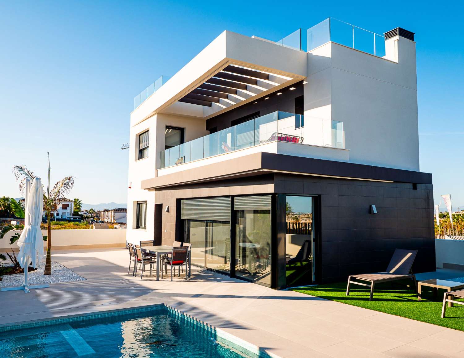 Increíble villa independiente de 3 dormitorios 'New Build' con sótano y piscina privada en el campo de golf La Finca, Algorfa